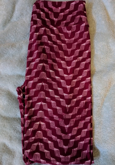 NWOT LULAROE WAVES ONE SIZE LEGGINGS. - Picture 1 of 7